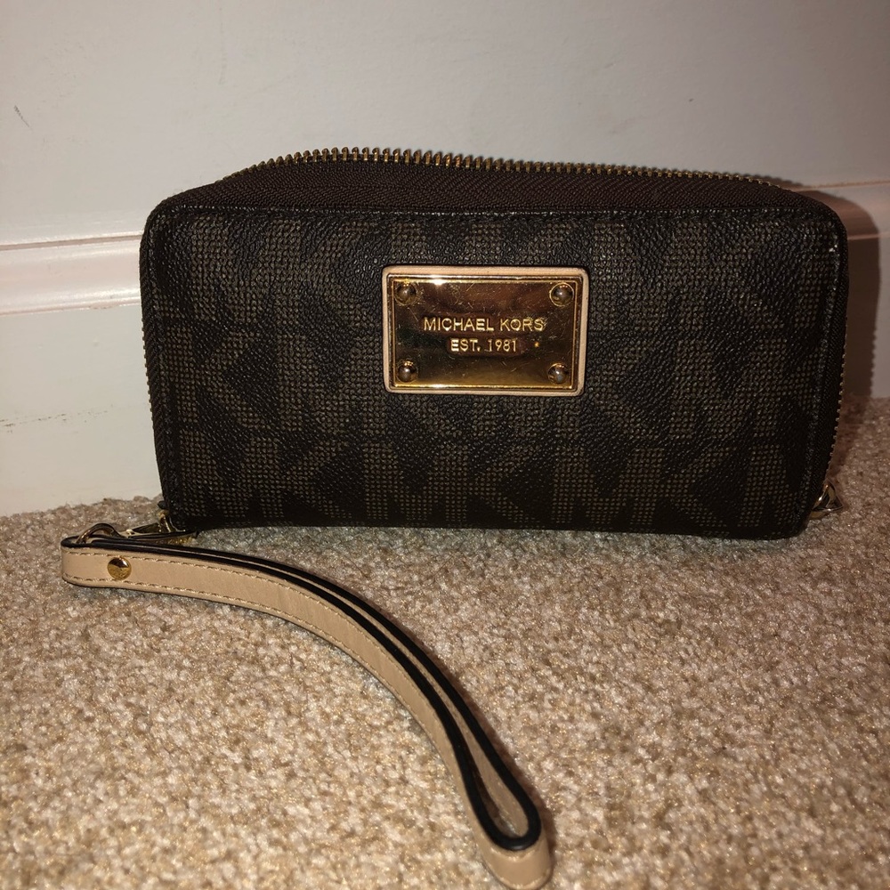 Michael Kors Wristlet/Wallet
